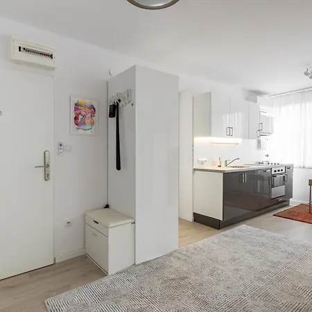 Old Town Hideaway Apartment *