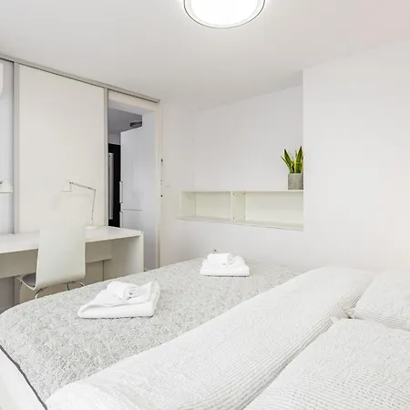 Old Town Hideaway דירה